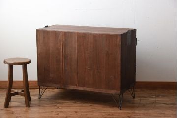 アンティーク家具　和製アンティーク　古い桐材の鉄脚付きローボード(1)