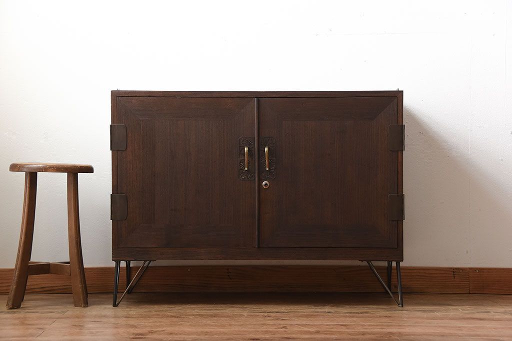 アンティーク家具　和製アンティーク　古い桐材の鉄脚付きローボード(2)