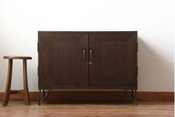 アンティーク家具　和製アンティーク　古い桐材の鉄脚付きローボード(2)