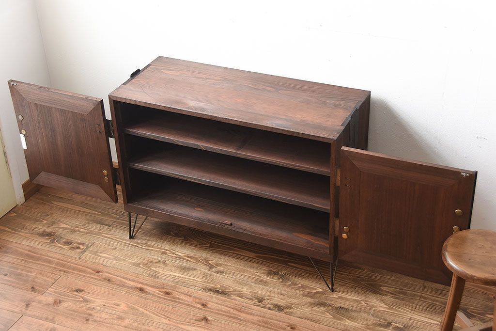 アンティーク家具　和製アンティーク　古い桐材の鉄脚付きローボード(2)