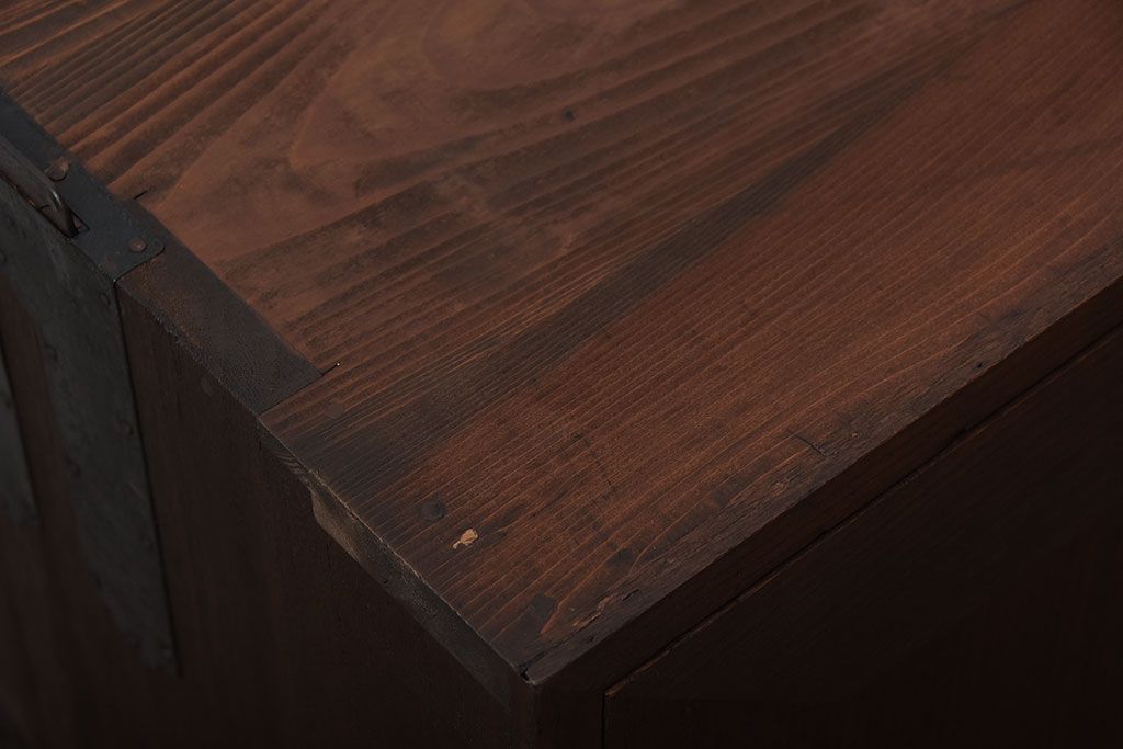 アンティーク家具　和製アンティーク　古い桐材の鉄脚付きローボード(2)