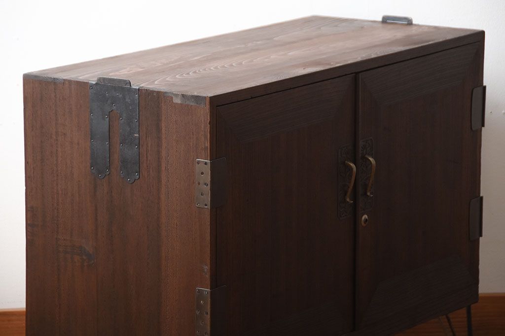 アンティーク家具　和製アンティーク　古い桐材の鉄脚付きローボード(2)