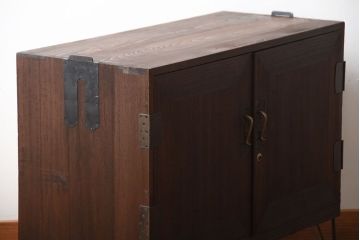 アンティーク家具　和製アンティーク　古い桐材の鉄脚付きローボード(2)