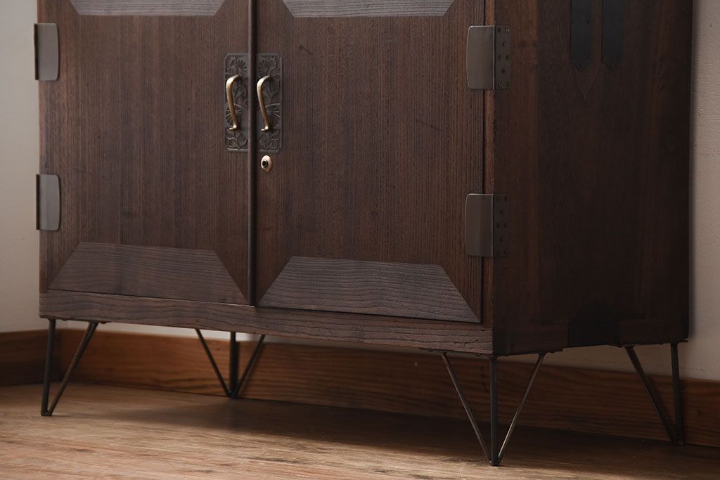 アンティーク家具　和製アンティーク　古い桐材の鉄脚付きローボード(2)