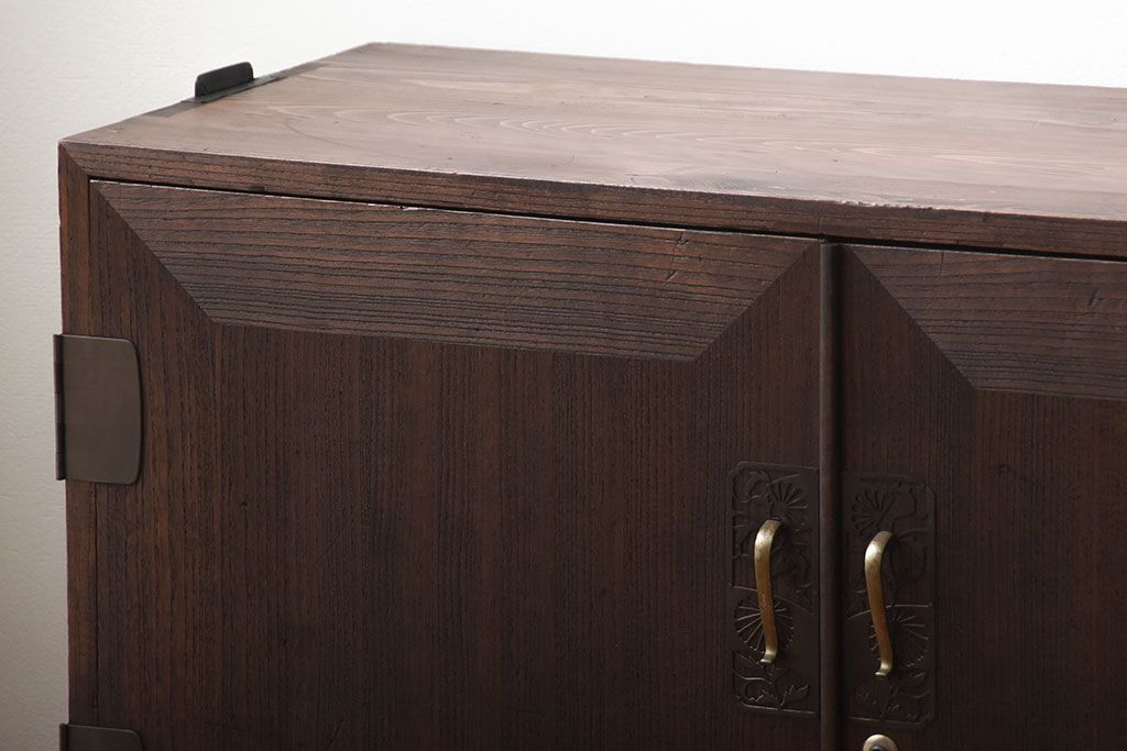 アンティーク家具　和製アンティーク　古い桐材の鉄脚付きローボード(2)