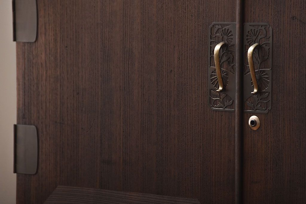 アンティーク家具　和製アンティーク　古い桐材の鉄脚付きローボード(2)