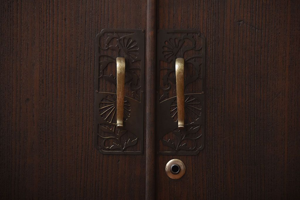 アンティーク家具　和製アンティーク　古い桐材の鉄脚付きローボード(2)