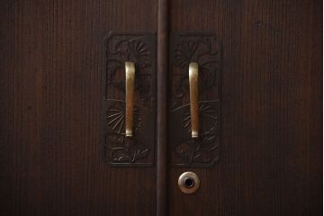 アンティーク家具　和製アンティーク　古い桐材の鉄脚付きローボード(2)