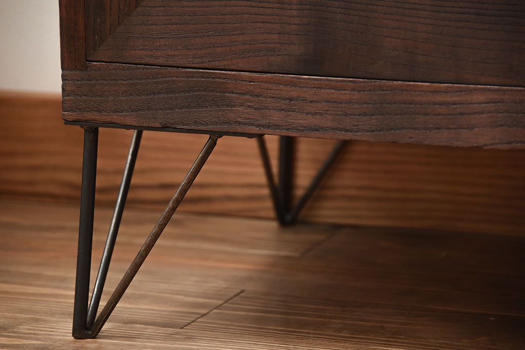 アンティーク家具　和製アンティーク　古い桐材の鉄脚付きローボード(2)