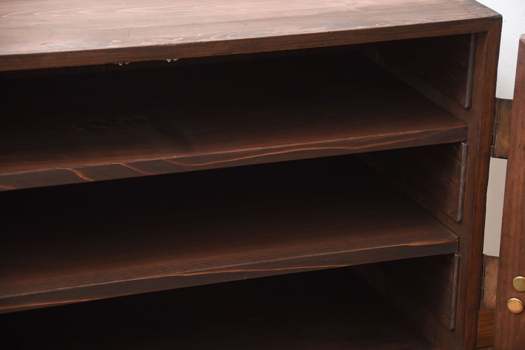 アンティーク家具　和製アンティーク　古い桐材の鉄脚付きローボード(2)