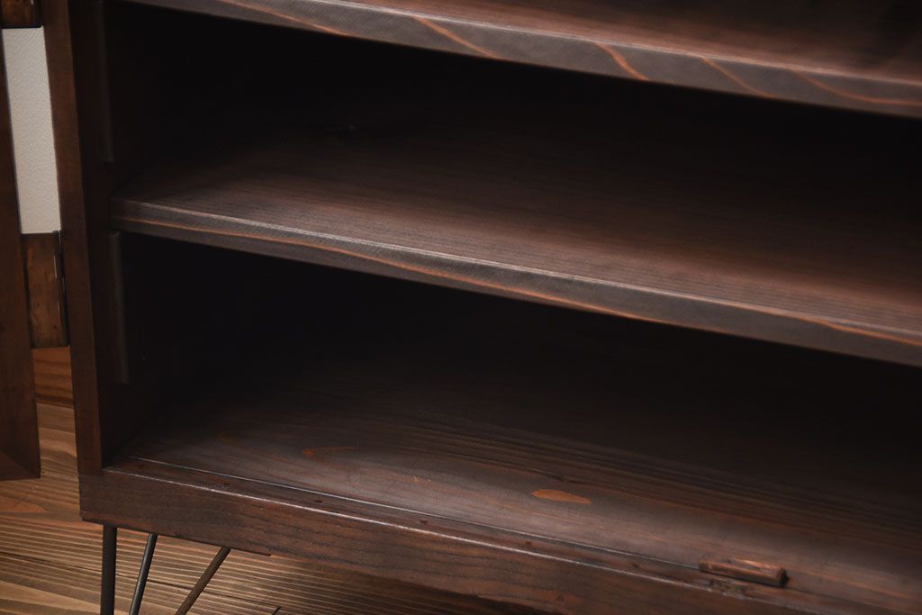 アンティーク家具　和製アンティーク　古い桐材の鉄脚付きローボード(2)