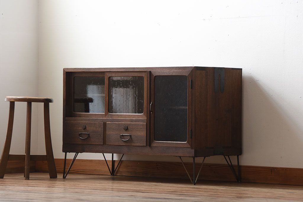 アンティーク家具　和製アンティーク　古い桐材の鉄脚付きローボード(3)