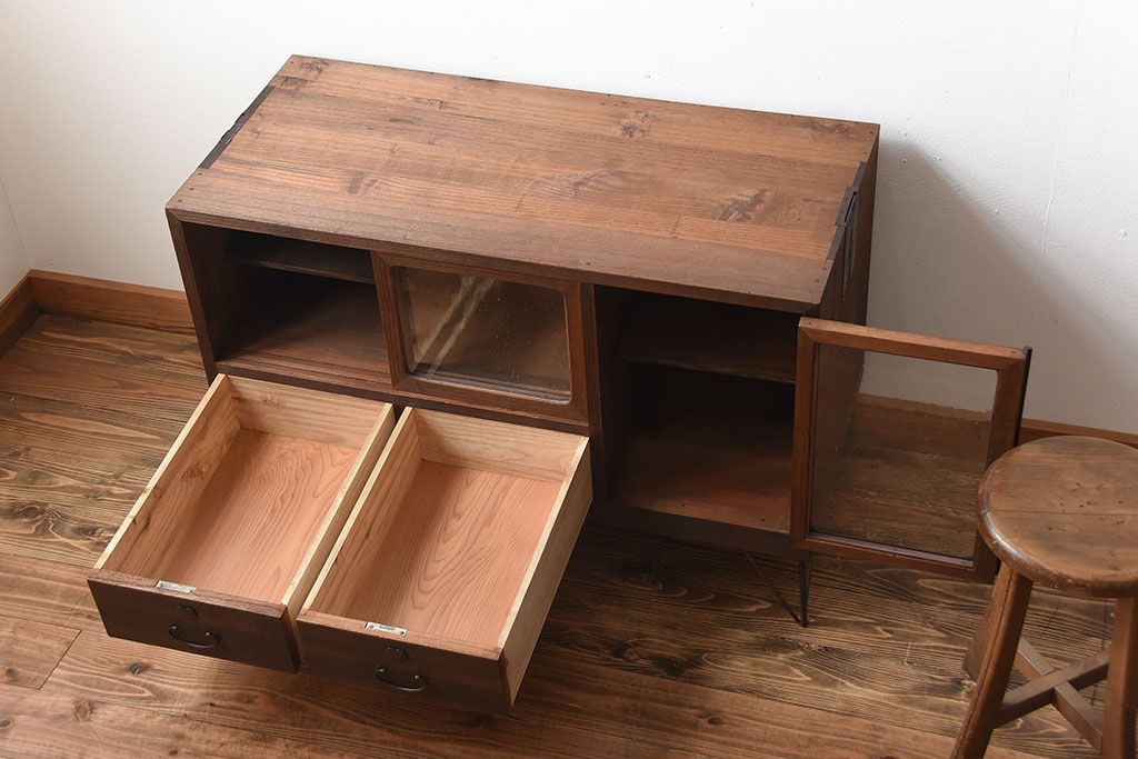 アンティーク家具　和製アンティーク　古い桐材の鉄脚付きローボード(3)