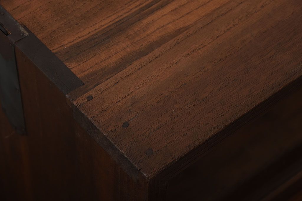 アンティーク家具　和製アンティーク　古い桐材の鉄脚付きローボード(3)