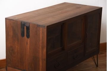 アンティーク家具　和製アンティーク　古い桐材の鉄脚付きローボード(3)