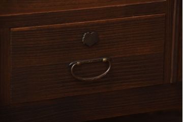 アンティーク家具　和製アンティーク　古い桐材の鉄脚付きローボード(3)