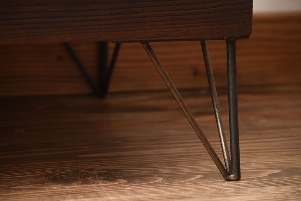 アンティーク家具　和製アンティーク　古い桐材の鉄脚付きローボード(3)
