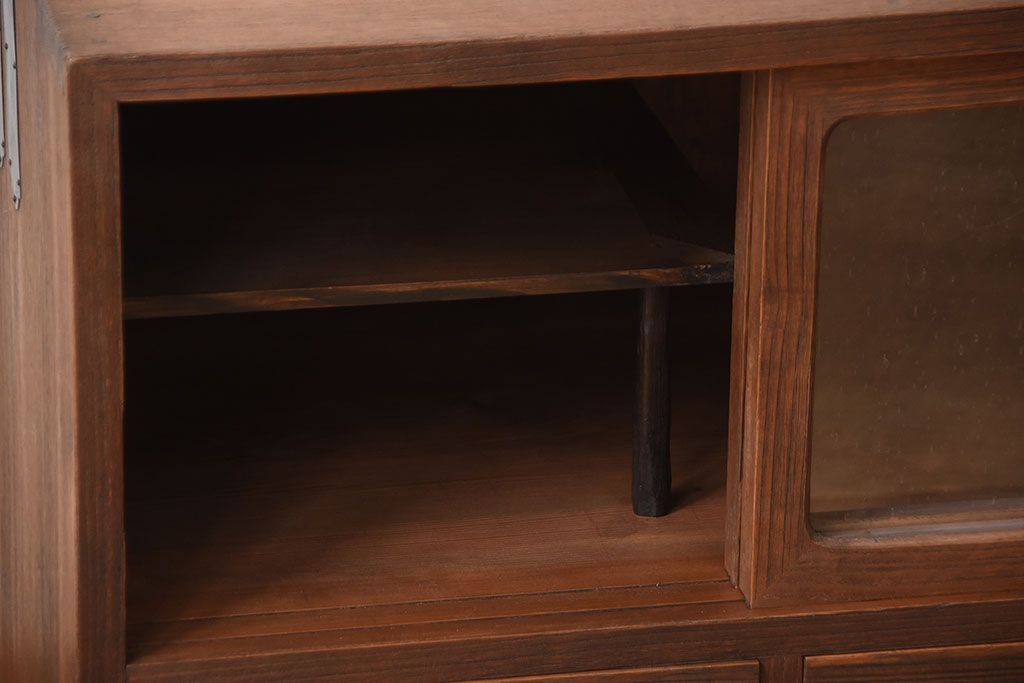 アンティーク家具　和製アンティーク　古い桐材の鉄脚付きローボード(3)