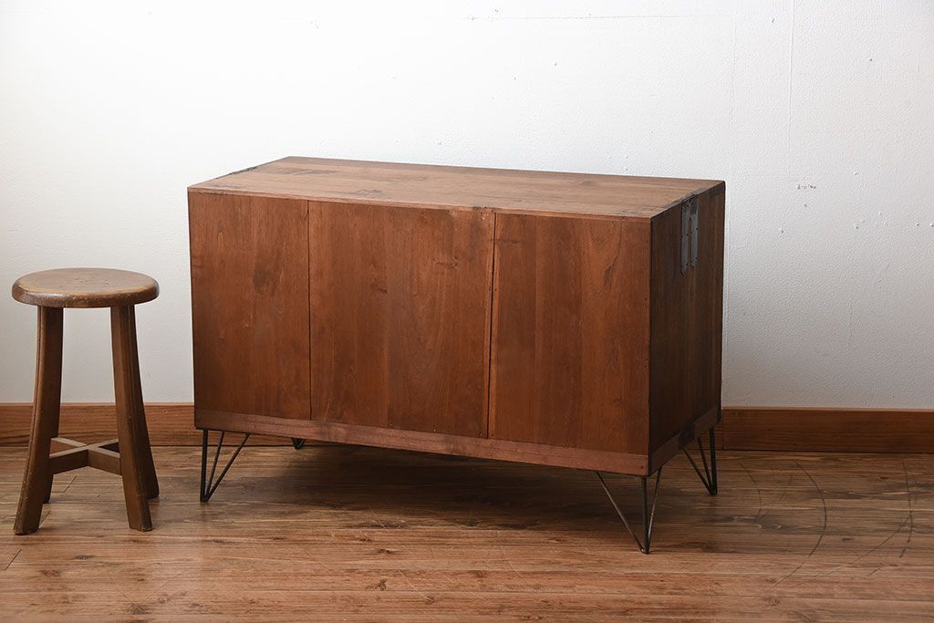 アンティーク家具　和製アンティーク　古い桐材の鉄脚付きローボード(3)