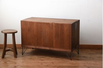 アンティーク家具　和製アンティーク　古い桐材の鉄脚付きローボード(3)