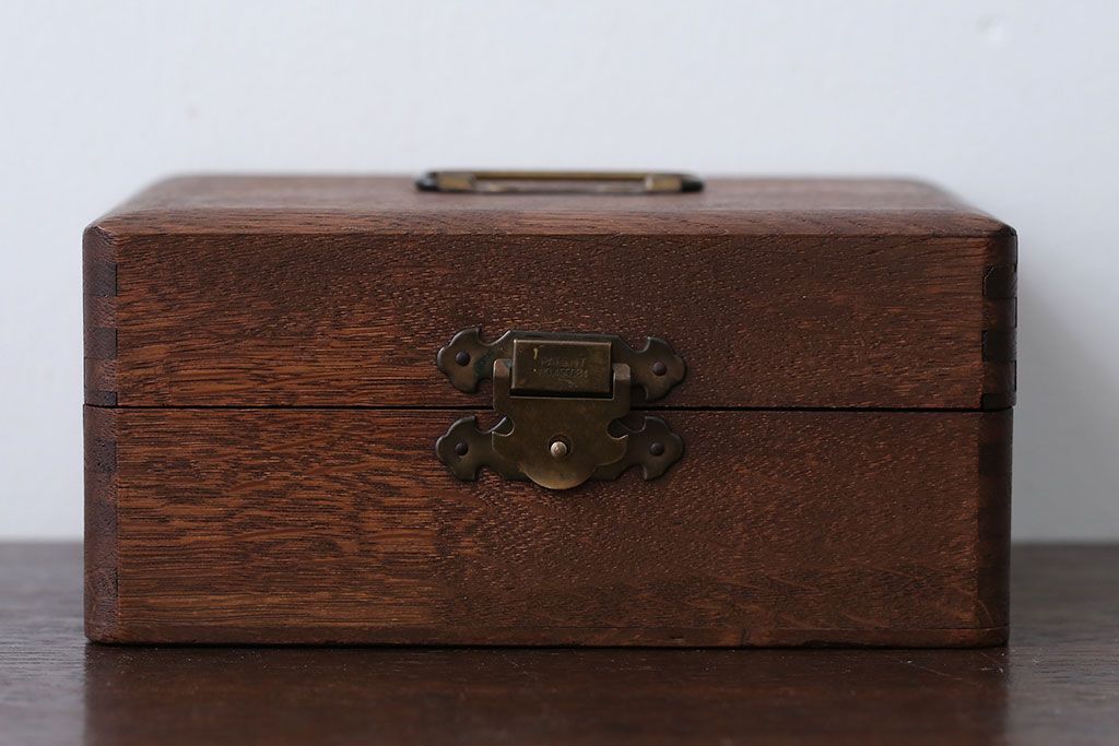 アンティーク雑貨　アンティーク　古い木製の小さな小物入れ(小箱・印鑑ケース)
