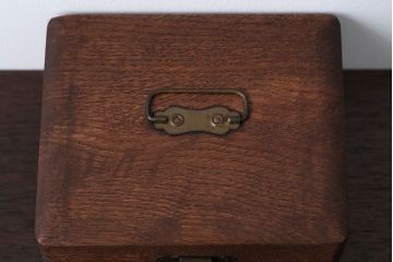 アンティーク雑貨　アンティーク　古い木製の小さな小物入れ(小箱・印鑑ケース)