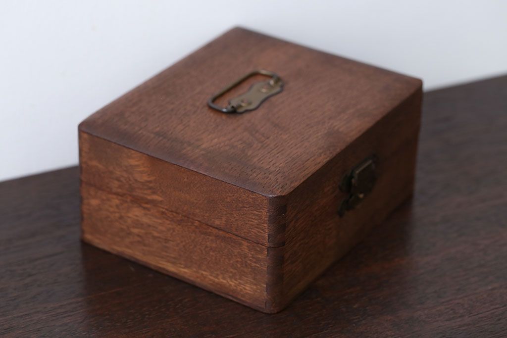アンティーク雑貨　アンティーク　古い木製の小さな小物入れ(小箱・印鑑ケース)