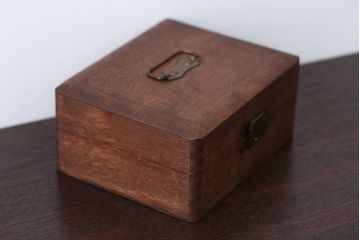 アンティーク雑貨　アンティーク　古い木製の小さな小物入れ(小箱・印鑑ケース)