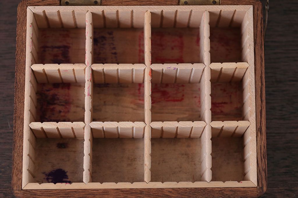 アンティーク雑貨　アンティーク　古い木製の小さな小物入れ(小箱・印鑑ケース)