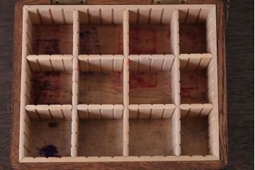 アンティーク雑貨　アンティーク　古い木製の小さな小物入れ(小箱・印鑑ケース)