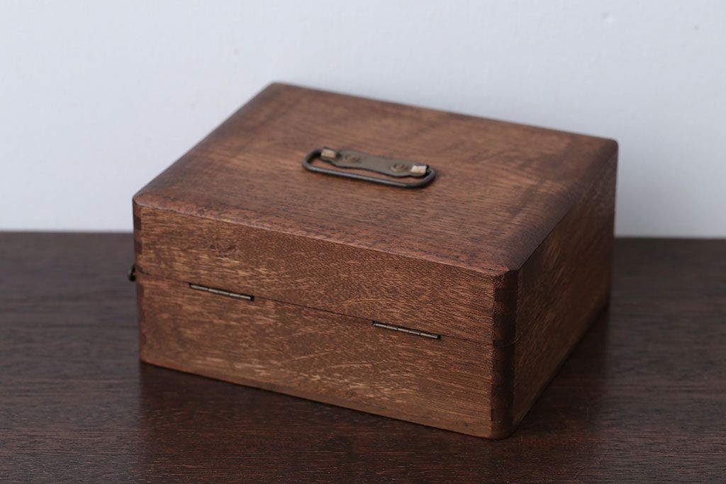 アンティーク雑貨　アンティーク　古い木製の小さな小物入れ(小箱・印鑑ケース)