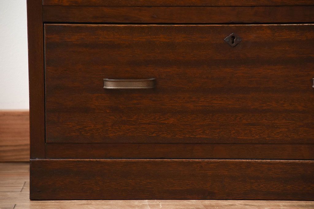 レトロ家具　昭和レトロ　古い木製の小ぶりなアンティークチェスト