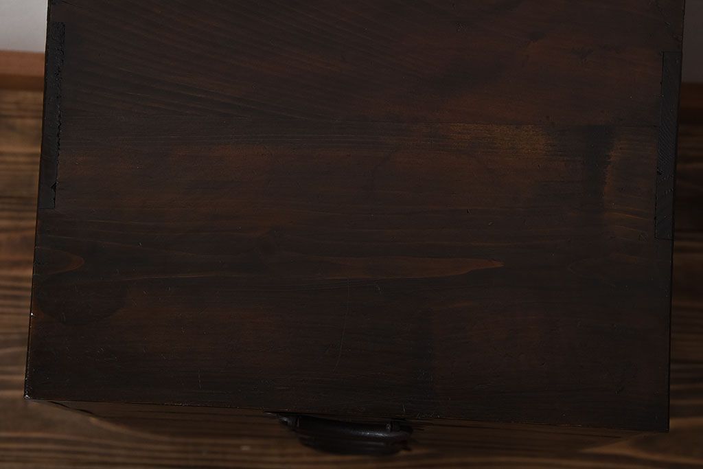 アンティーク家具　和製アンティーク　古い木製の縦型小引き出し