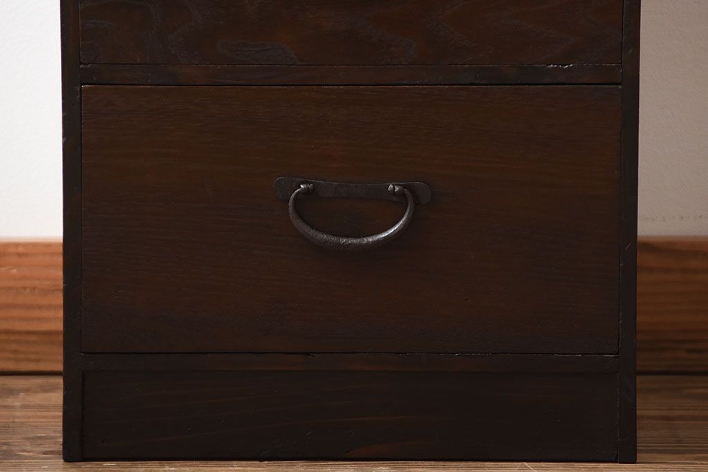 アンティーク家具　和製アンティーク　古い木製の縦型小引き出し