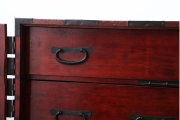 アンティーク家具　古民具・骨董　金具の立派な観音扉の古い衣装箪笥