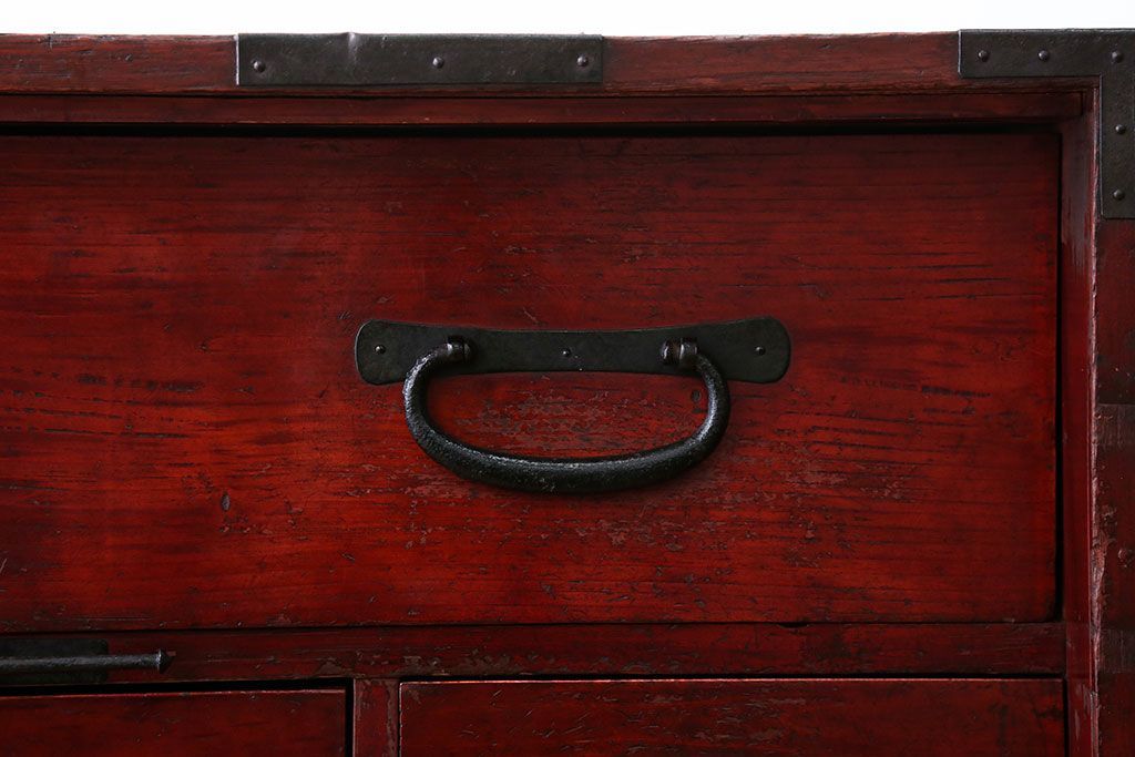 アンティーク家具　古民具・骨董　金具の立派な観音扉の古い衣装箪笥