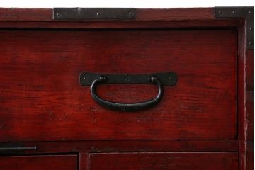 アンティーク家具　古民具・骨董　金具の立派な観音扉の古い衣装箪笥