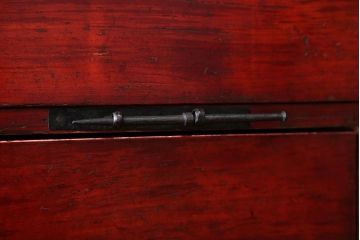 アンティーク家具　古民具・骨董　金具の立派な観音扉の古い衣装箪笥