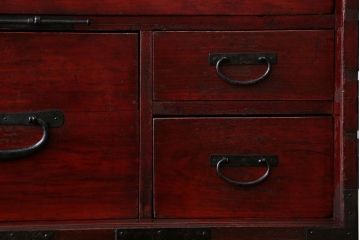 アンティーク家具　古民具・骨董　金具の立派な観音扉の古い衣装箪笥