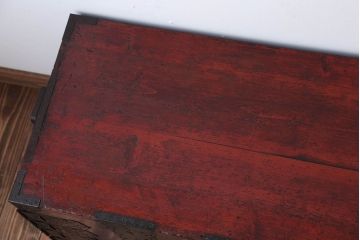 アンティーク家具　古民具・骨董　金具の立派な観音扉の古い衣装箪笥