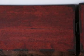 アンティーク家具　古民具・骨董　金具の立派な観音扉の古い衣装箪笥