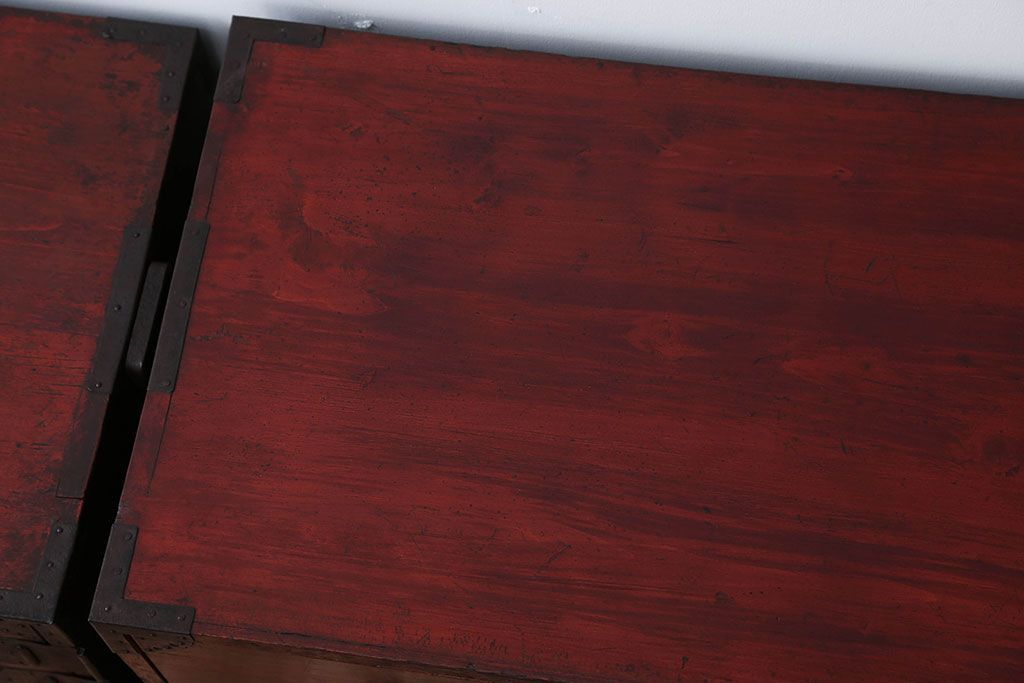 アンティーク家具　古民具・骨董　金具の立派な観音扉の古い衣装箪笥