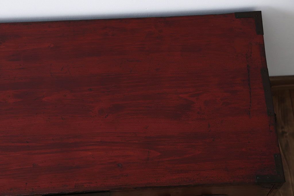 アンティーク家具　古民具・骨董　金具の立派な観音扉の古い衣装箪笥