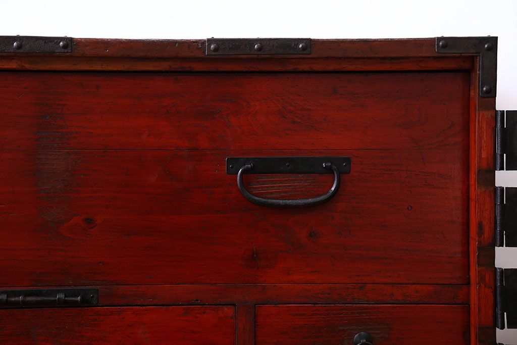 アンティーク家具　古民具・骨董　重厚な金具の観音扉付き衣装箪笥