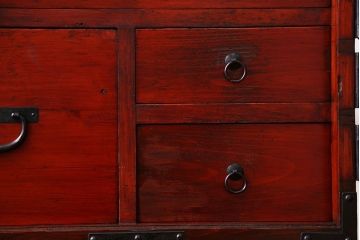 アンティーク家具　古民具・骨董　重厚な金具の観音扉付き衣装箪笥