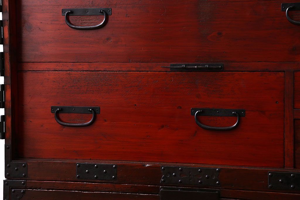 アンティーク家具　古民具・骨董　重厚な金具の観音扉付き衣装箪笥