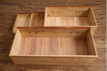 アンティーク家具　古民具・骨董　重厚な金具の観音扉付き衣装箪笥