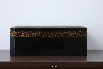 アンティーク雑貨　古民具・骨董　古い蒔絵梨地菓子箱(孔雀の図)