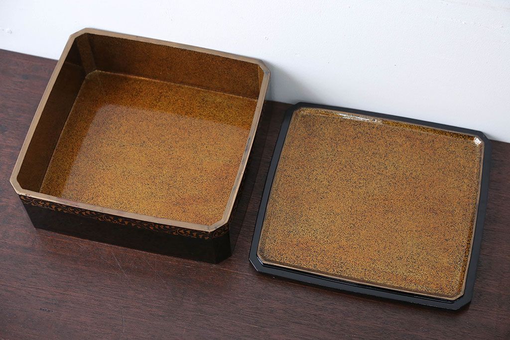 アンティーク雑貨　古民具・骨董　古い蒔絵梨地菓子箱(孔雀の図)