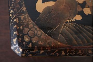 アンティーク雑貨　古民具・骨董　古い蒔絵梨地菓子箱(孔雀の図)